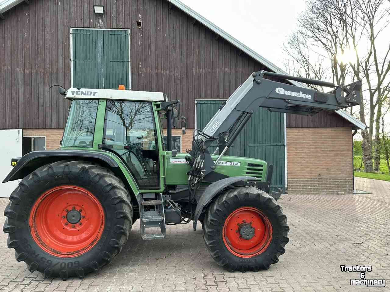 Tractors Fendt Farmer 312 met fronthef + PTO en voorlader